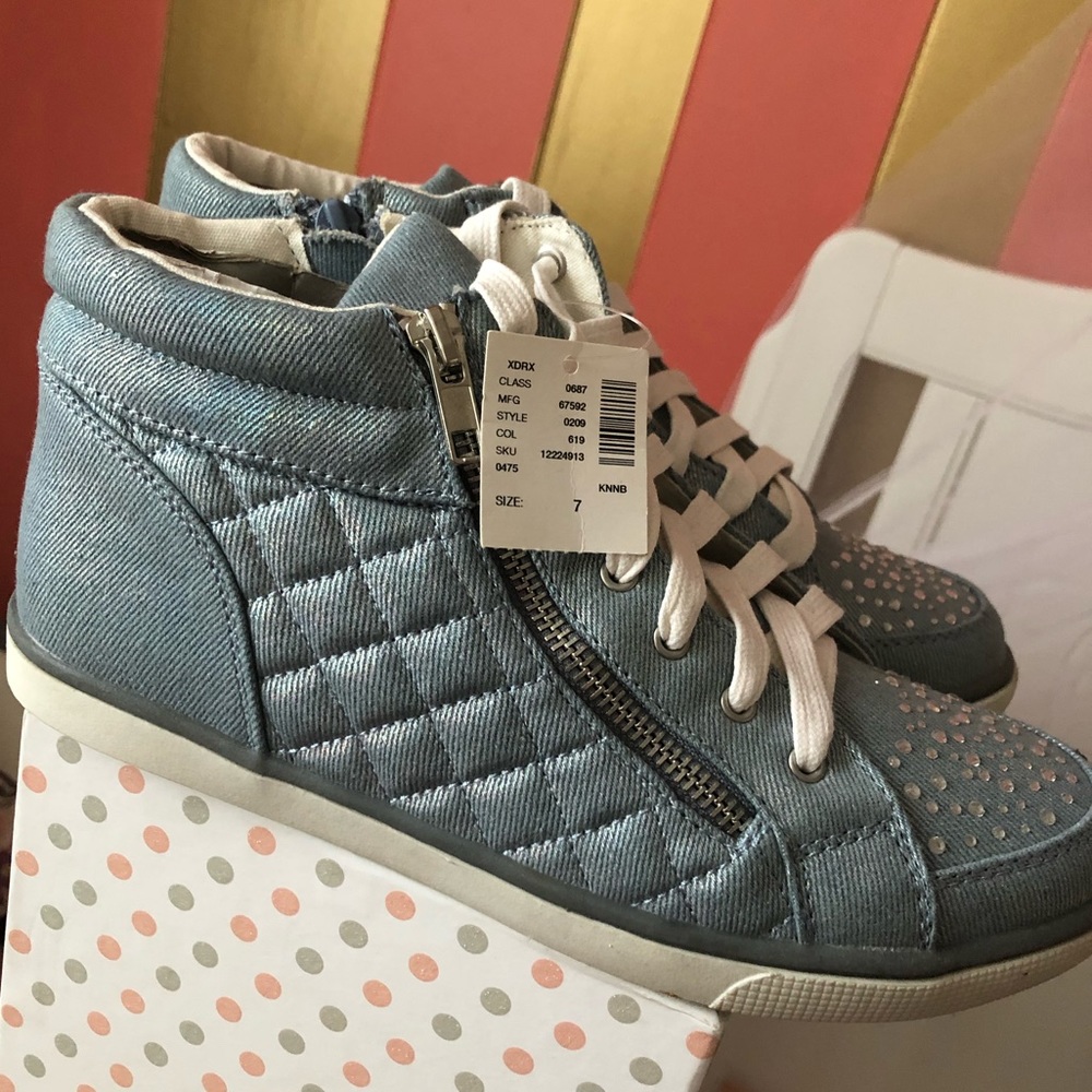 Brand new Justice High Top Sneaker Big Girls size7